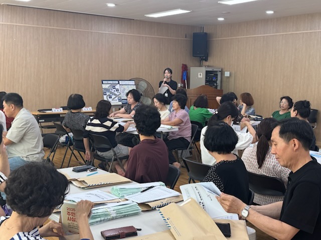 연수구의 각 동 행정복지센터는 지난 25일 통장자율회원을 대상으로 역량 강화와 주민 대상 정보 전달력 향상을 위한 다양한 소양 교육을 진행했다